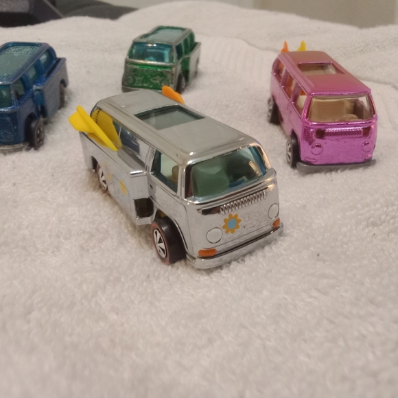Vintage and Newer Hot Wheels Beach Bomb lot X 4 🔥🔥👍👍 - Picture 9 of 11